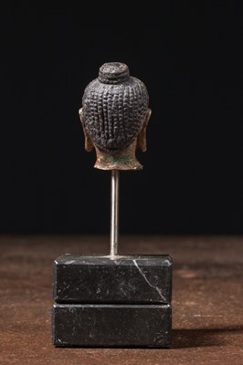 Lot 1 - HEAD OF A BUDDHA