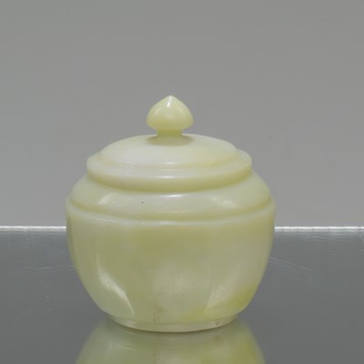 Lot 19 - (R) SMALL JADE POT WITH LID CHINA 19TH CENTURY