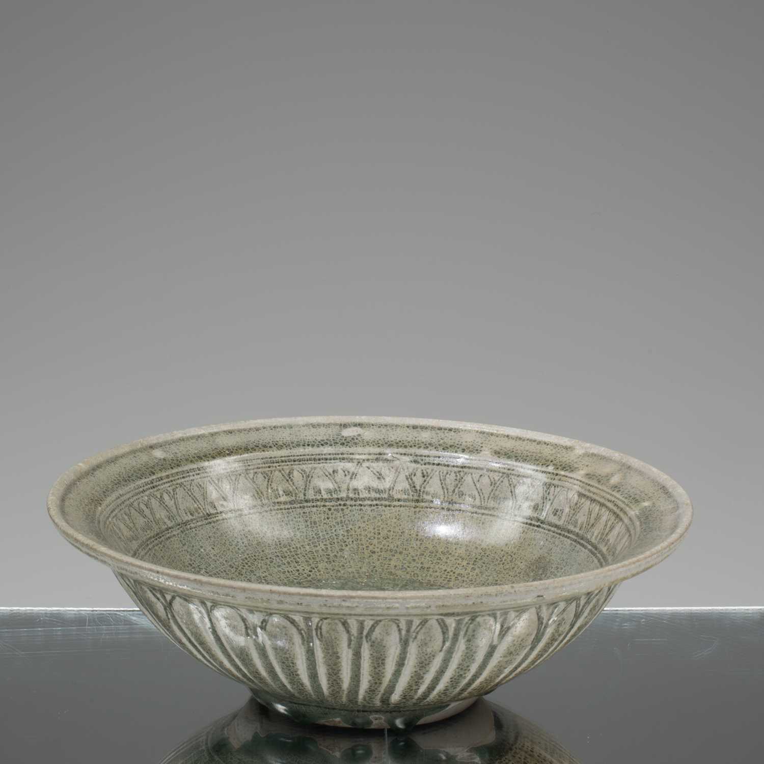 Lot 71 - (R) ANTIQUE SELADON SAWAKHALOK 15TH CENTURY THAILAND BOWL