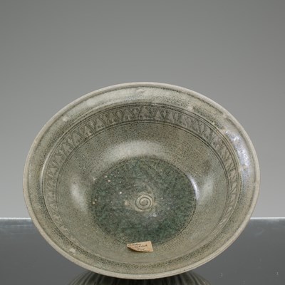 Lot 71 - (R) ANTIQUE SELADON SAWAKHALOK 15TH CENTURY THAILAND BOWL
