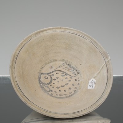 Lot 52 - (R) ANTIQUE SOUTHEAST ASIAN CERAMIC FISH BOWL THAILAND SUKOTHAI PERIOD