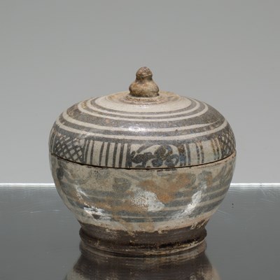 Lot 36 - (R) LIDDED POT
