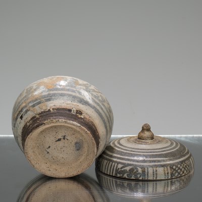 Lot 36 - (R) LIDDED POT