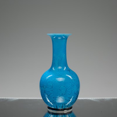 Lot 41 - (R) A CHINESE TURQUOISE-GLAZED BOTTLE VASE