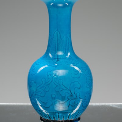 Lot 41 - (R) A CHINESE TURQUOISE-GLAZED BOTTLE VASE