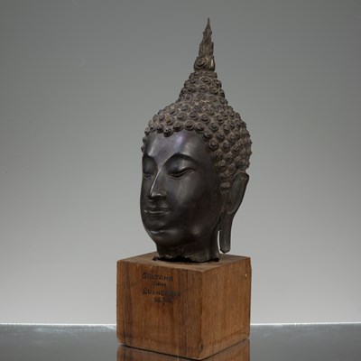 Lot 61 - (R) BRONZE SUKOTHAI STYLE HEAD OF A BUDDHA THAILAND 1950's