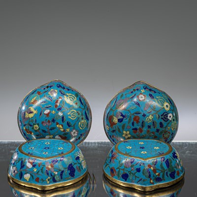 Lot 56 - RARE CHINESE QIANLONG / JIAQING PERIODE PEACH FORMED CLOISONNE BOX WITH FRUITS AND BATS