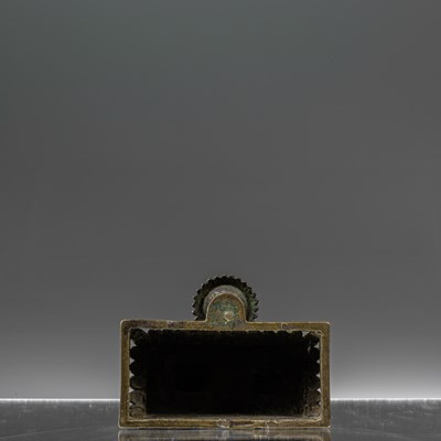 Lot 31 - NEPALESE 18TH CENTURY OILLAMP