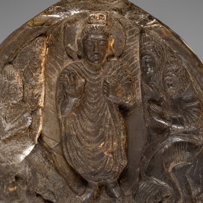 Lot 4 - STANDING ROCK CRYSTAL BUDDHA DEPICTING BUDDHA GANDHARA 4TH CENTURY