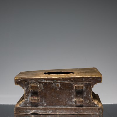Lot 46 - THRONE OF A LARGER SCULPTURE COPPER REPOUSSE FIRE GILT TIBET 18TH CENTURY