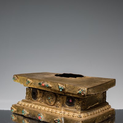 Lot 46 - THRONE OF A LARGER SCULPTURE COPPER REPOUSSE FIRE GILT TIBET 18TH CENTURY