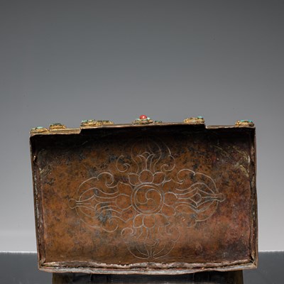 Lot 46 - THRONE OF A LARGER SCULPTURE COPPER REPOUSSE FIRE GILT TIBET 18TH CENTURY