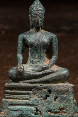 Lot 95 - SEATED BRONZE BUDDHA THAILAND 15TH CENTURY