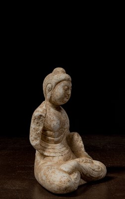 Lot 3 - A MARBLE FIGURE OF A SEATED BUDDHA NORTHERN QI (550-577 CE)