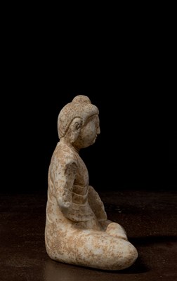 Lot 3 - A MARBLE FIGURE OF A SEATED BUDDHA NORTHERN QI (550-577 CE)