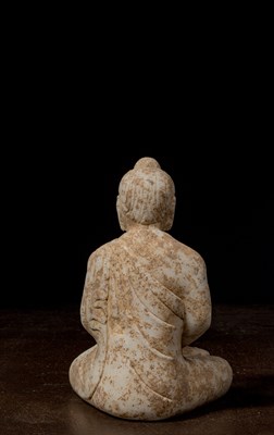 Lot 3 - A MARBLE FIGURE OF A SEATED BUDDHA NORTHERN QI (550-577 CE)