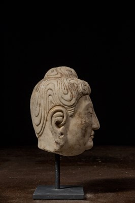 Lot 25 - CHINESE MARBLE BUDDHA HEAD NORTHERN QI 6TH CENTURY