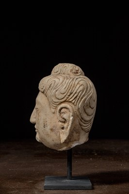 Lot 25 - CHINESE MARBLE BUDDHA HEAD NORTHERN QI 6TH CENTURY
