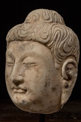 Lot 25 - CHINESE MARBLE BUDDHA HEAD NORTHERN QI 6TH CENTURY