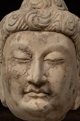 Lot 25 - CHINESE MARBLE BUDDHA HEAD NORTHERN QI 6TH CENTURY