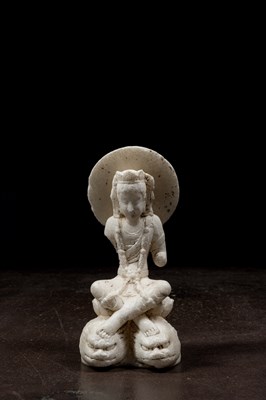 Lot 21 - EARLY MARBLE GUANYIN CHINA TANG DYNASTY (618–907 CE)