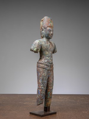 Lot 97 - STANDING CARVED MALACHITE VISHNU ANGKOR PERIIOD KULEN STYLE 9TH CENTURY