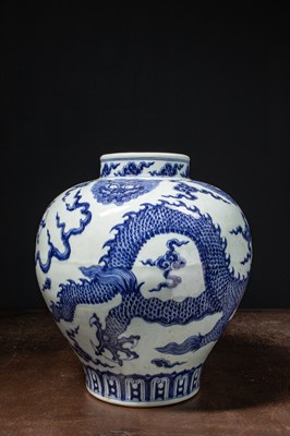 Lot 108 - A BLUE AND WHITE DRAGON JAR CHINA QING DYNASTY XUANDE MARK