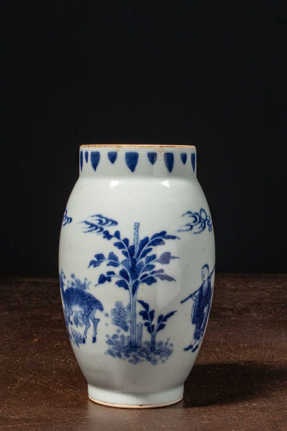 Lot 3 - A CHINESE BLUE AND WHITE PORCELAIN VASE MING DYNASTY