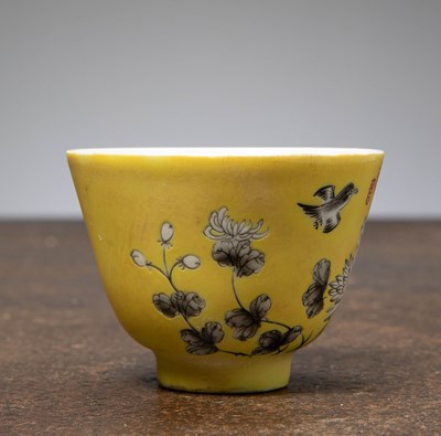 Lot 54 - A FINE YELLOW-GROUND PORCELAIN CUP, CHINA QING DYNASTY, WITH YONGZHENG MARK AND PERIOD (1723-1735)