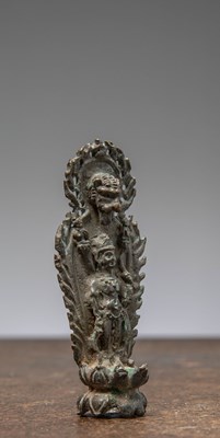 Lot 72 - A SMALL BRONZE FIGURE OF A GUARDIAN DEITY, CHINA MNG DYNASTY