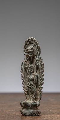 Lot 72 - A SMALL BRONZE FIGURE OF A GUARDIAN DEITY, CHINA MNG DYNASTY