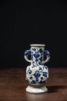 Lot 23 - A BLUE AND WHITE PORCELAIN VASE CHINA