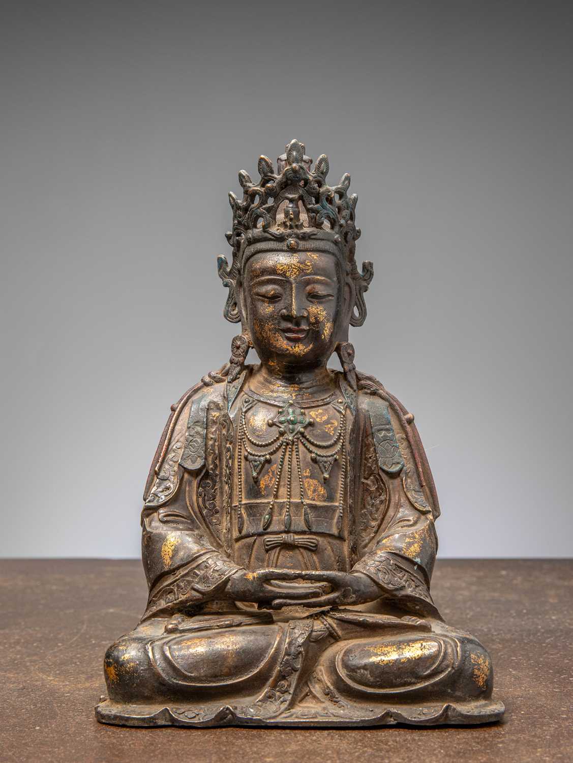 Lot 9 - A SEATED BRONZE FIGURE OF GUANYIN, CHINA, MING DYNASTY, 16TH CENTURY