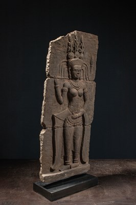Lot 29 - SANDTSTONE APSARA CAMBODIA ANGKOR WAT 12TH CENTURY