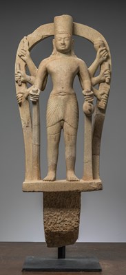 Lot 86 - A SANDSTONE FIGURE OF COSMIC VISHNU KHMER EMPIRE PHNOM DA STYLE 6TH TO 7TH CENTURY