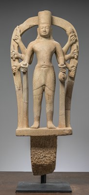 Lot 422 - A SANDSTONE FIGURE OF COSMIC VISHNU, KHMER EMPIRE, PHNOM DA STYLE, 6TH TO 7TH CENTURY