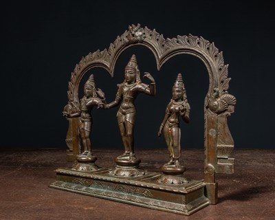 Lot 11 - BRONZE SHRINE DEPICTING RAMA SITA AND LAKSHMAN INDIA 16TH CENTURY