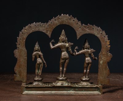 Lot 11 - BRONZE SHRINE DEPICTING RAMA SITA AND LAKSHMAN INDIA 16TH CENTURY