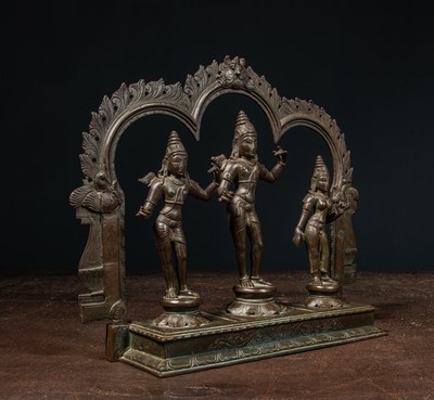 Lot 11 - BRONZE SHRINE DEPICTING RAMA SITA AND LAKSHMAN INDIA 16TH CENTURY