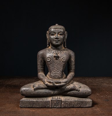 Lot 223 - SEATED TIRTHANKARA, POSSIBLY ṚṢABHANĀTHA (ĀDINĀTHA) INDIA 15TH CENTURY