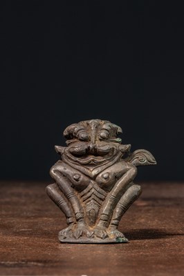 Lot 165 - YALI LION BRONZE SOUTH-INDIA 13TH TO 14TH CENTURY