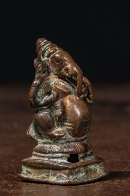 Lot 9 - SEATED BRONZE GANESHA NEPAL 16TH CENTURY