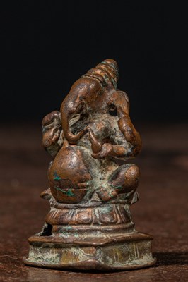 Lot 9 - SEATED BRONZE GANESHA NEPAL 16TH CENTURY