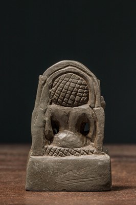 Lot 26 - BULLHEADED KASHMIR STONE 12TH CENTURY