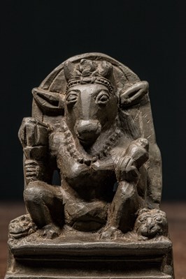 Lot 26 - BULLHEADED KASHMIR STONE 12TH CENTURY