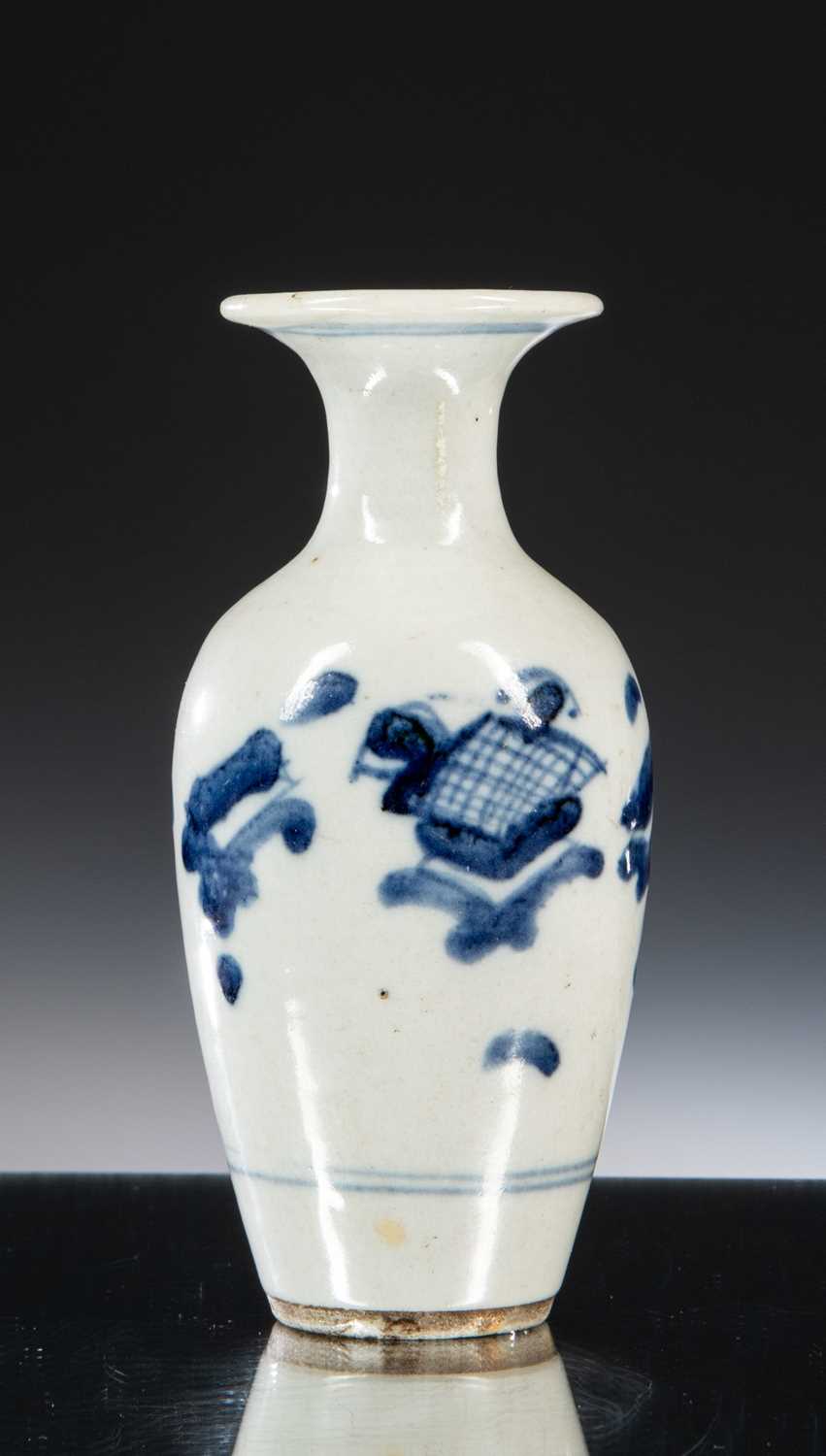 Lot 56 - VASE