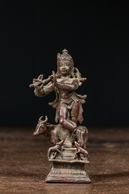 Lot 147 - STANDING BRONZE KRISHNA PLAYING THE FLUTE NEPAL 18TH CENTURY
