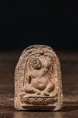 Lot 124 - CLAY TSA TSA DEPICTING MA VIRUPA TIBET 18TH CENTURY
