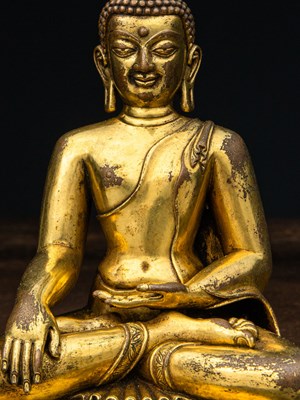 Lot 80 - A GILT BRONZE FIGURE OF BUDDHA IN PĀLA REVIVAL STYLE TIBET 18TH CENTURY
