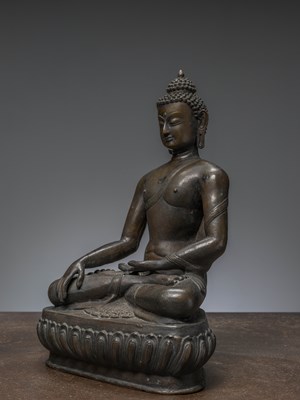 Lot 85 - A LARGE BRONZE FIGURE OF BUDDHA ŚĀKYAMUNI NEPAL 18TH CENTURY